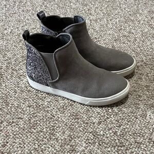 New without tags Stylish Gray Kids Shoes